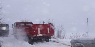 «Skoda Octavia» сьогодні рятувальники витягли із снігового замету в Олександрії