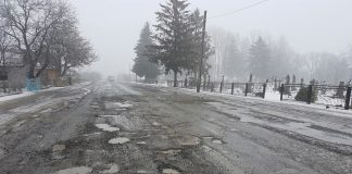 На Кіровоградщині спускають воду і проводять ямковий ремонт на дорогах для уникнення аварійності