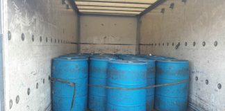 Біля Олександрії викрили водія вантажівки, що без документів віз 4 тонни спирту