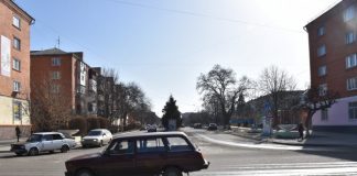 Проїзд через площі Соборну та Покровську тепер буде здійснюватися за новими правилами дорожнього руху