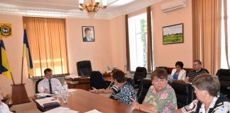 Олександрійці поскаржилися заступникові голови КОДА Андрію Коломійцеву щодо невідповідності інформаційних табличок на автобусних зупинках