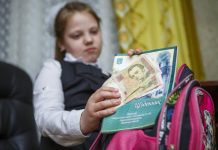 Побори з батьків у школах міста з мовчазної згоди чиновників продовжуватимуться