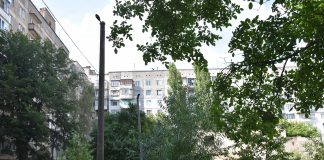 За сприяння депутатів у дворі однієї з олександрійських багатоповерхівок встановлені сучасні ліхтарі