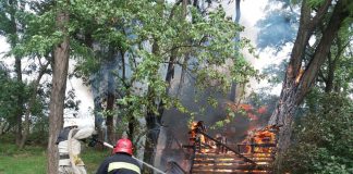 В Олександрії горіла надвірна споруда