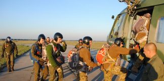 У військовій частині 2269 НГУ проходить збір з парашутно-дисантної підготовки