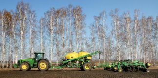 В Олександрійському районні тривають осінньо-польові роботи