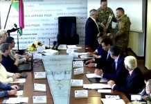 Героям –слава, секретарю міськради – офіцерське звання, допризовникам – автомат