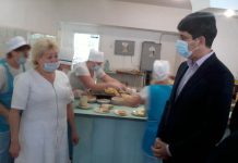 «Слід засукувати рукави»: міська влада проінспектувала дві школи і Палац культури