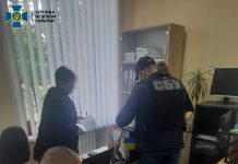 СБУ затримала посадовців ОТГ: за 5 тис. доларів обіцяли передати у користування земельну ділянку