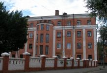 Сучасні кабінети фізики і шкільний автобус для олександрійських школярів