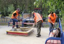 Пісочниці на дитячих майданчиках Олександрії наповнюють новим піском
